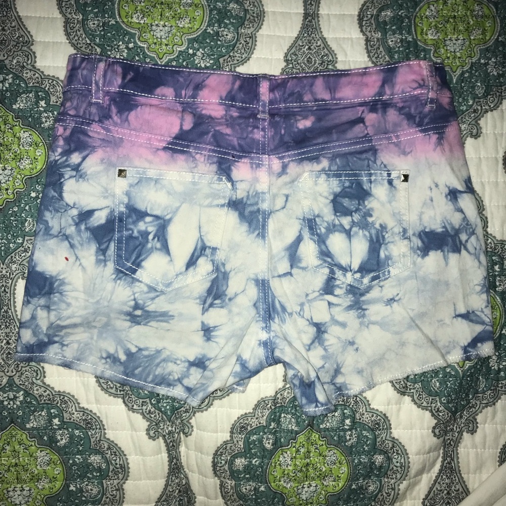 Shorts - Picture 3 of 7